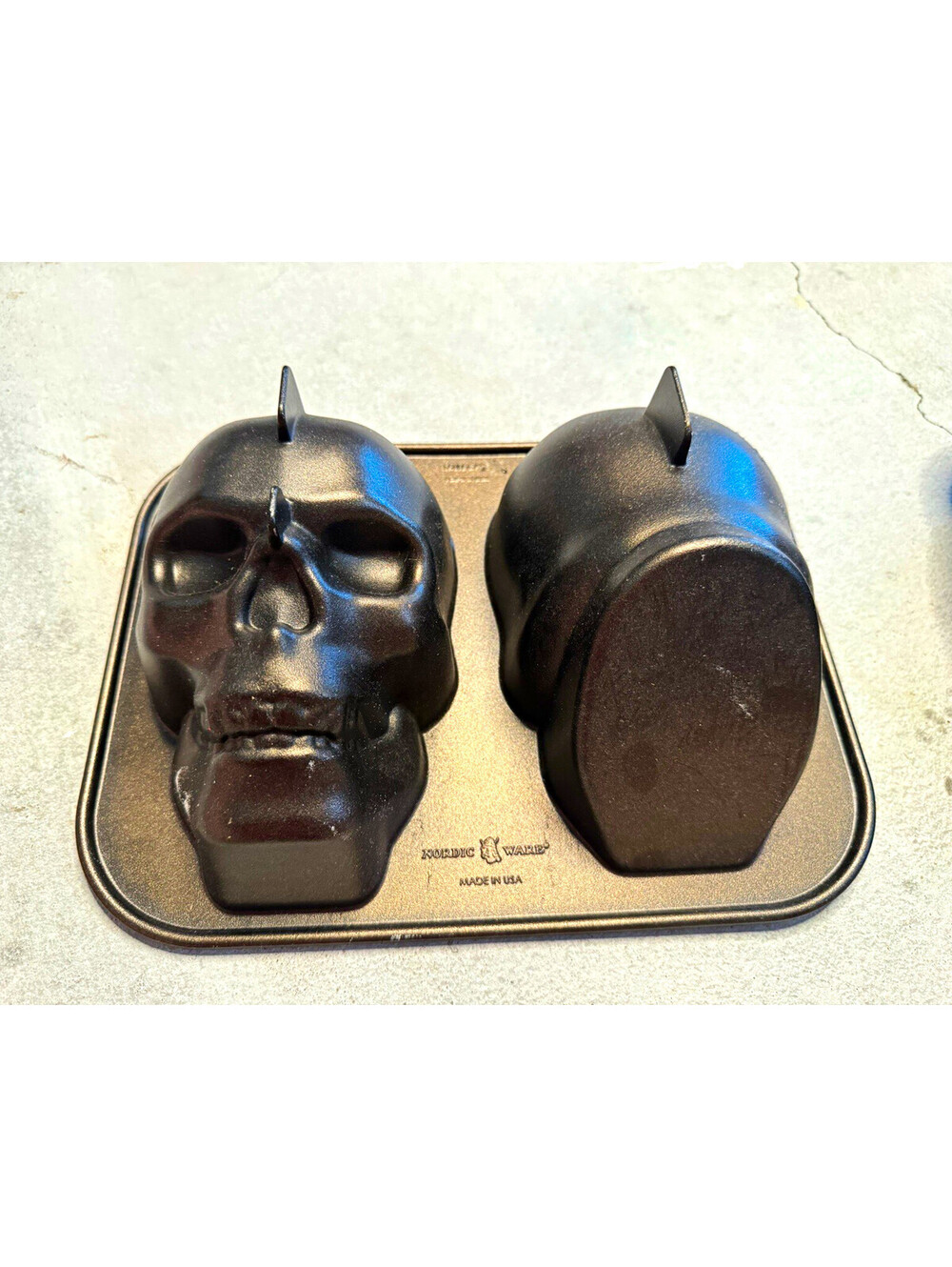 Nordic Ware xl large Skull Cakelet Pan 2-Cup Nonstick Aluminum Mold Black 400°F